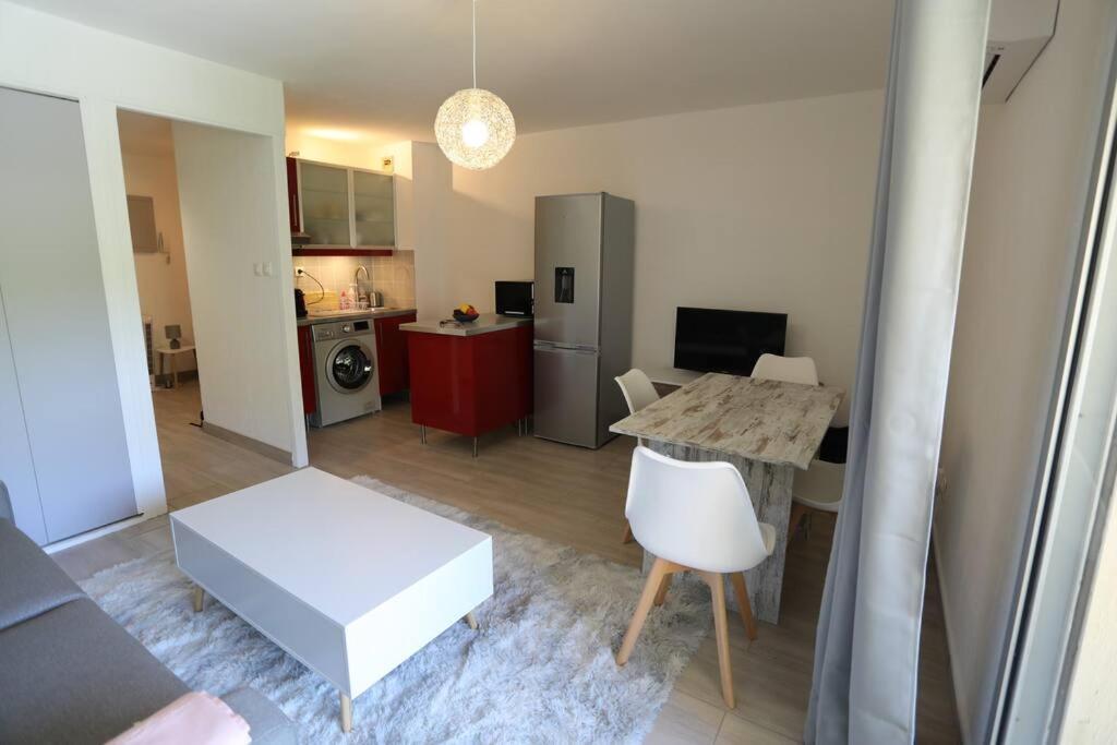Petit Paradis Classe 3 Etoiles A 200M De La Plage! Terrasse-Wifi-Parking-Clim Сен-Мандріє-сюр-Мер Екстер'єр фото